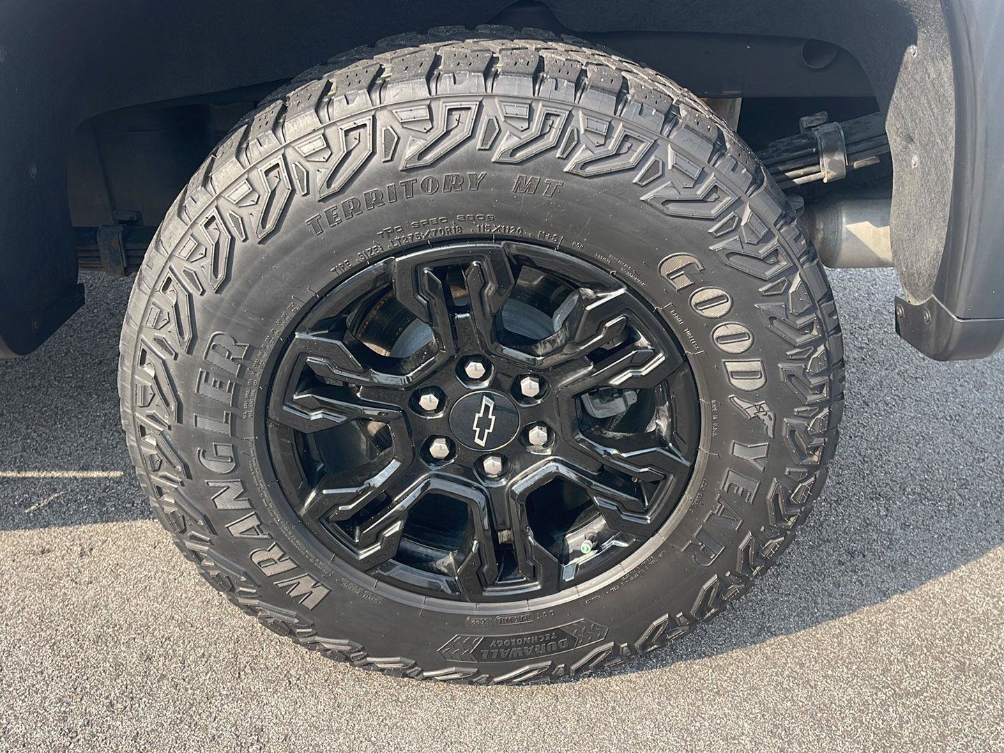 Used 2023 Chevrolet Silverado 1500 ZR2 w/ Technology Package AWD/4WD image 14