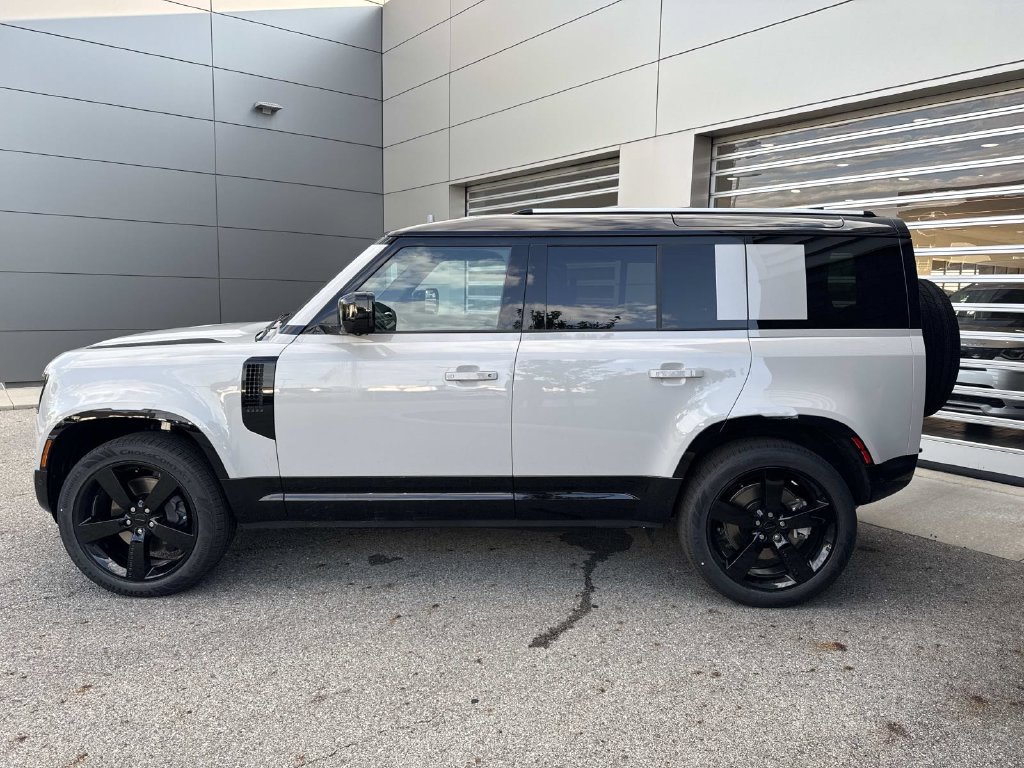 New 2026 Land Rover Defender 110 X-Dynamic SE AWD/4WD image 4