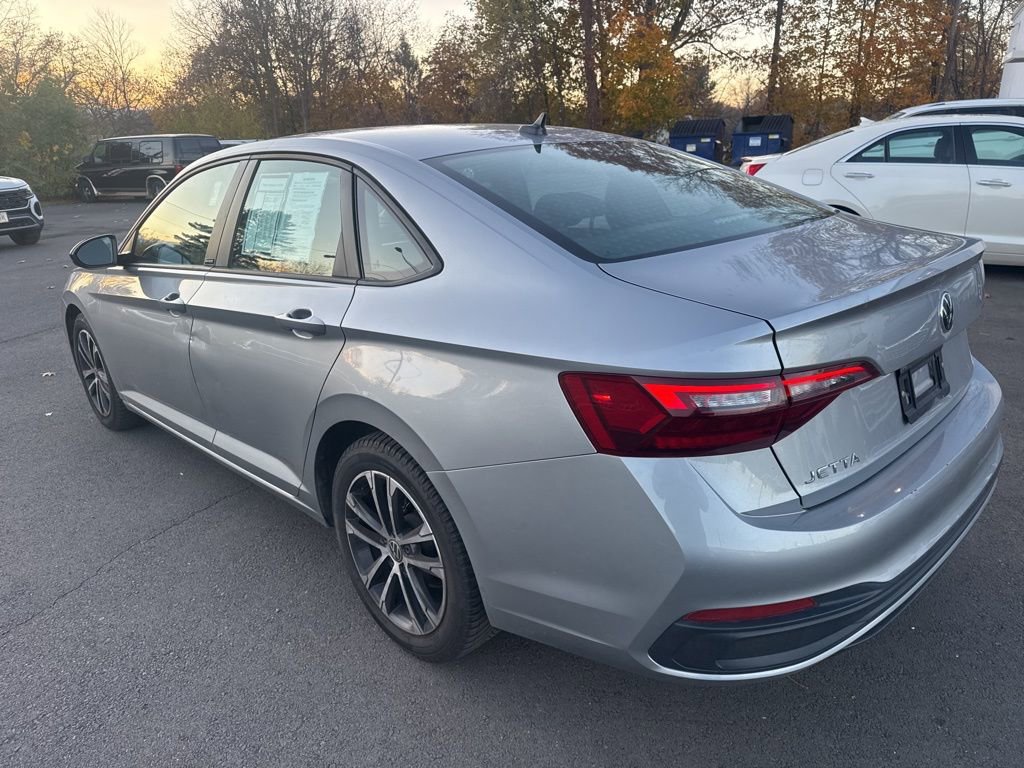 Used 2023 Volkswagen Jetta Sport image 6