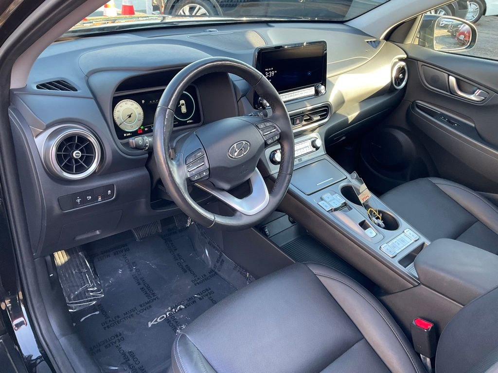 Used 2022 Hyundai Kona Limited w/ Cargo Package image 6
