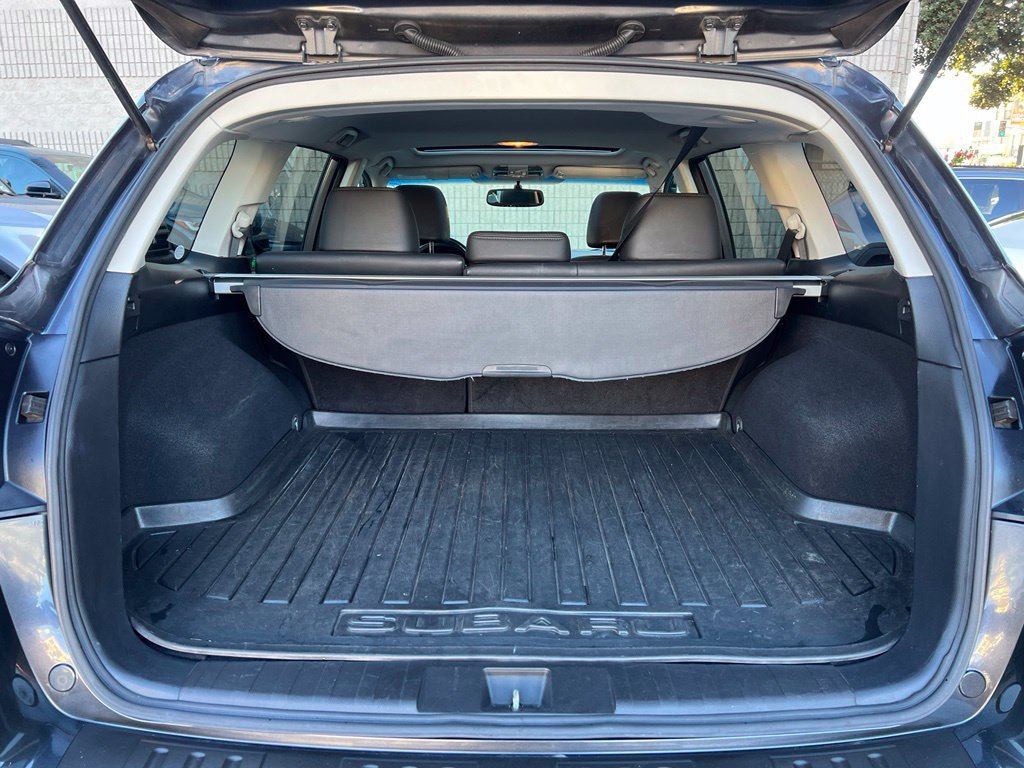 Used 2012 Subaru Outback 3.6R Limited w/ Moonroof Pkg AWD/4WD image 39
