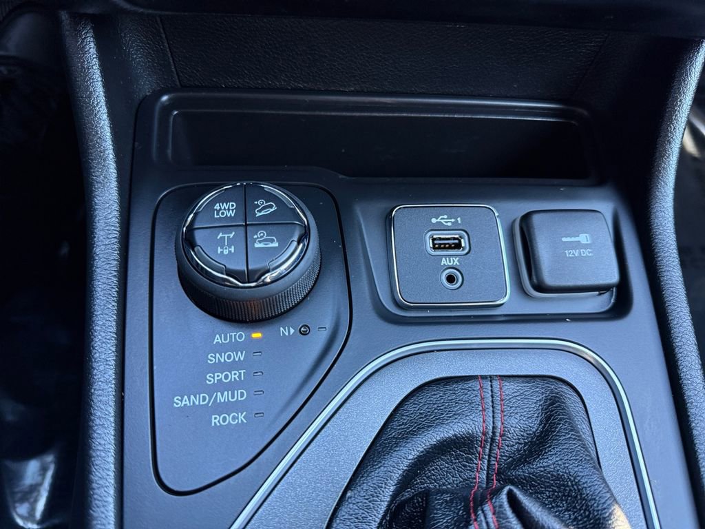 Used 2022 Jeep Cherokee Trailhawk w/ Sun, Sound & Nav Group image 19