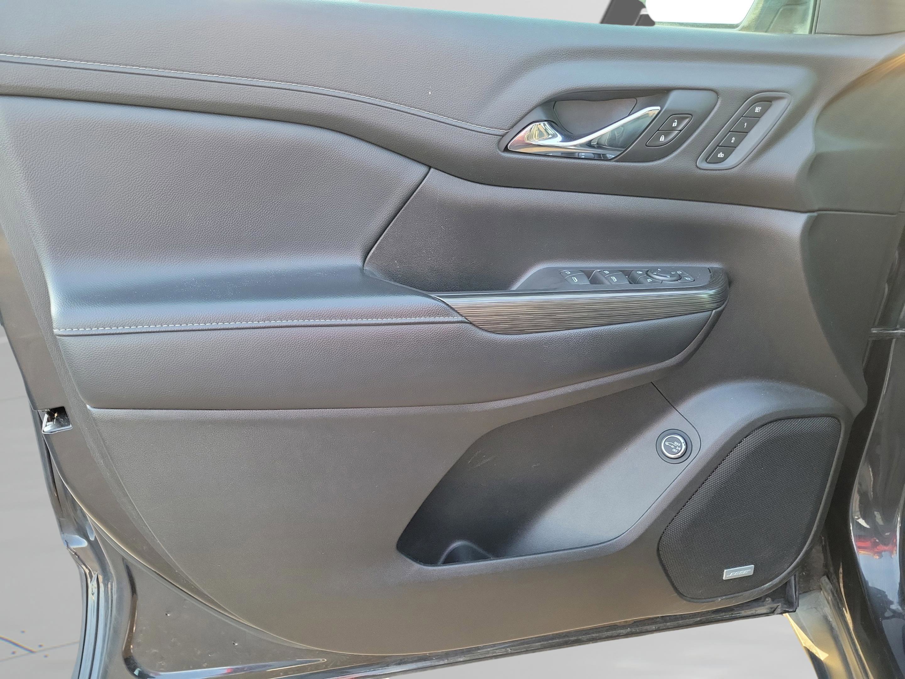 Used 2020 GMC Acadia SLT w/ Premium Package image 17