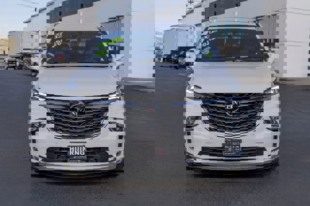 Used 2024 Buick Enclave Premium image 2