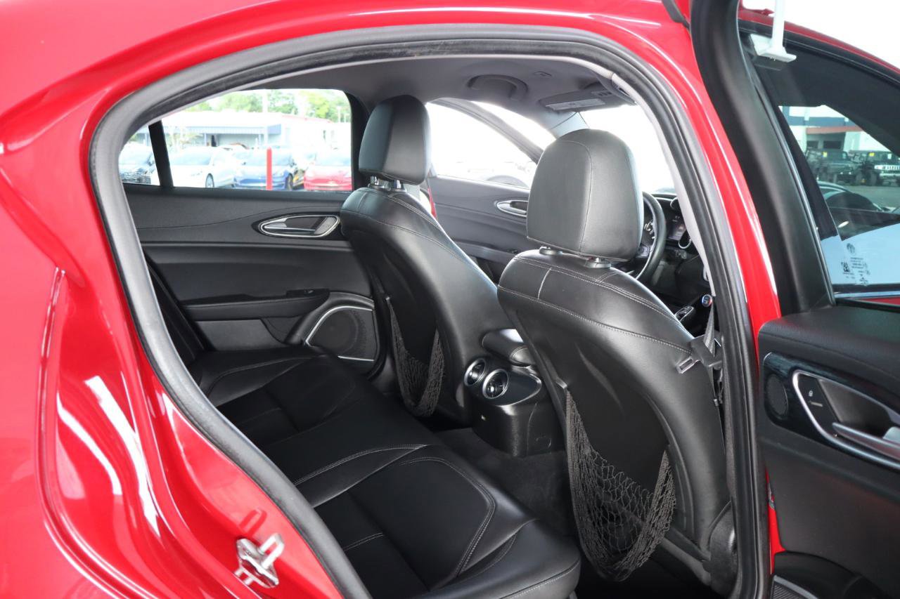 Used 2020 Alfa Romeo Giulia AWD w/ Quick Order Package 22J Sport image 33
