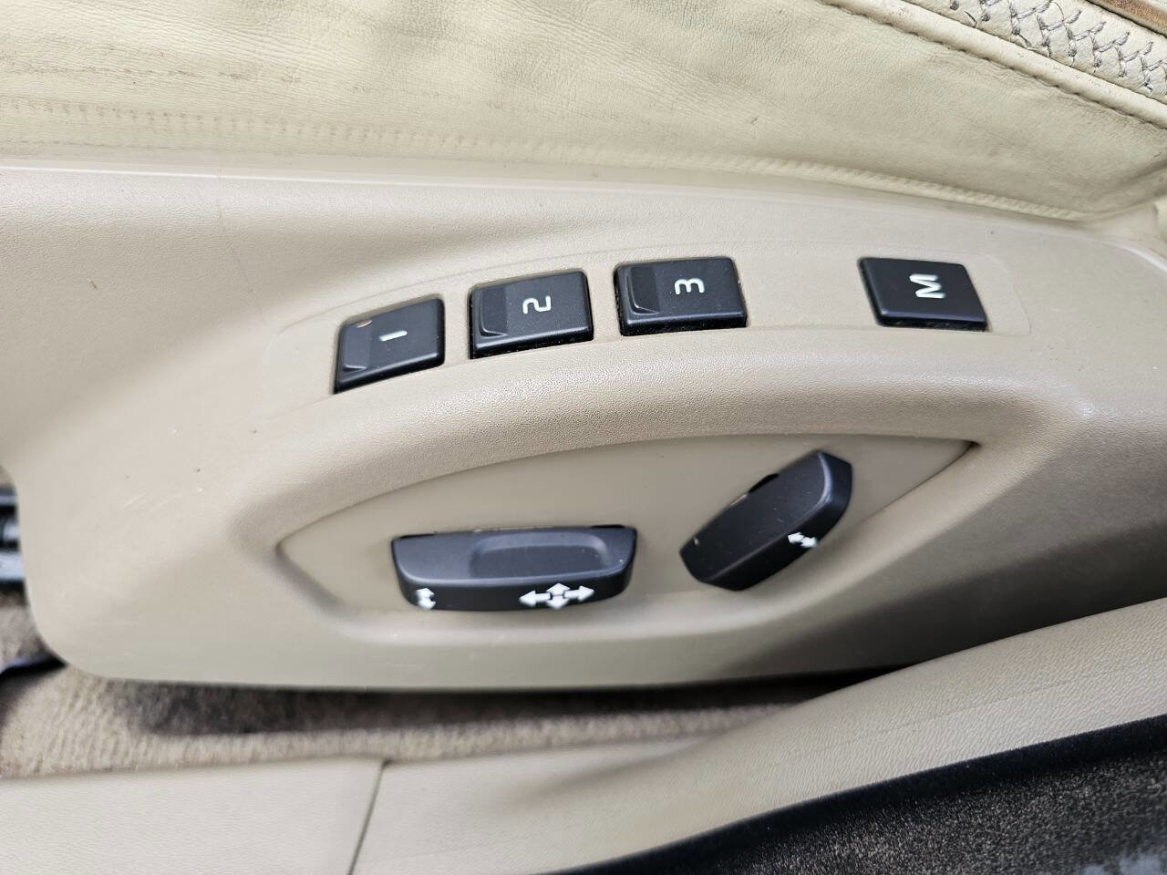 Used 2010 Volvo XC70 T6 image 13