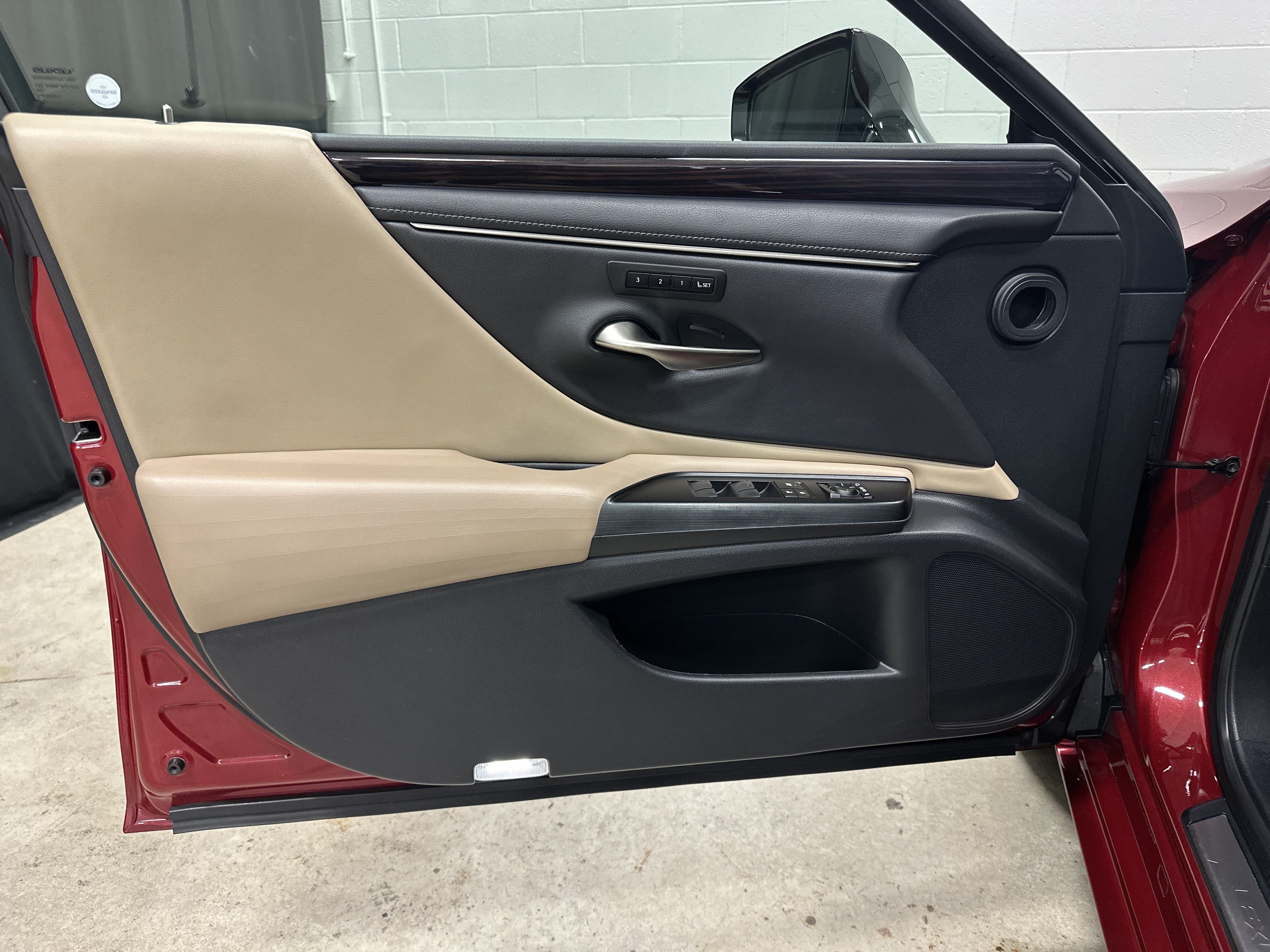 Used 2020 Lexus ES 350 Luxury w/ Accessory Package FWD image 14