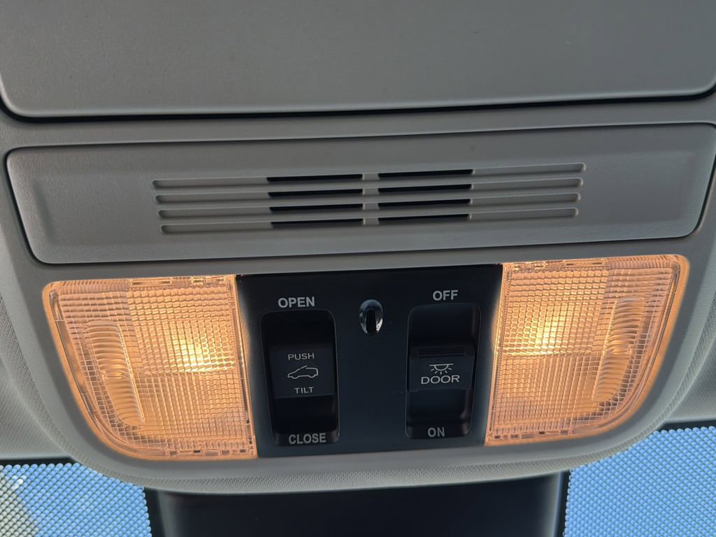 Used 2025 Honda Odyssey Touring image 34