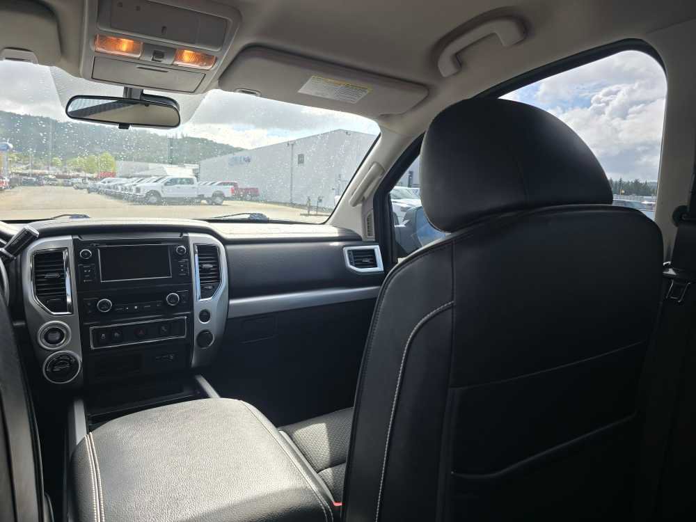 Used 2019 Nissan Titan PRO-4X AWD/4WD image 14