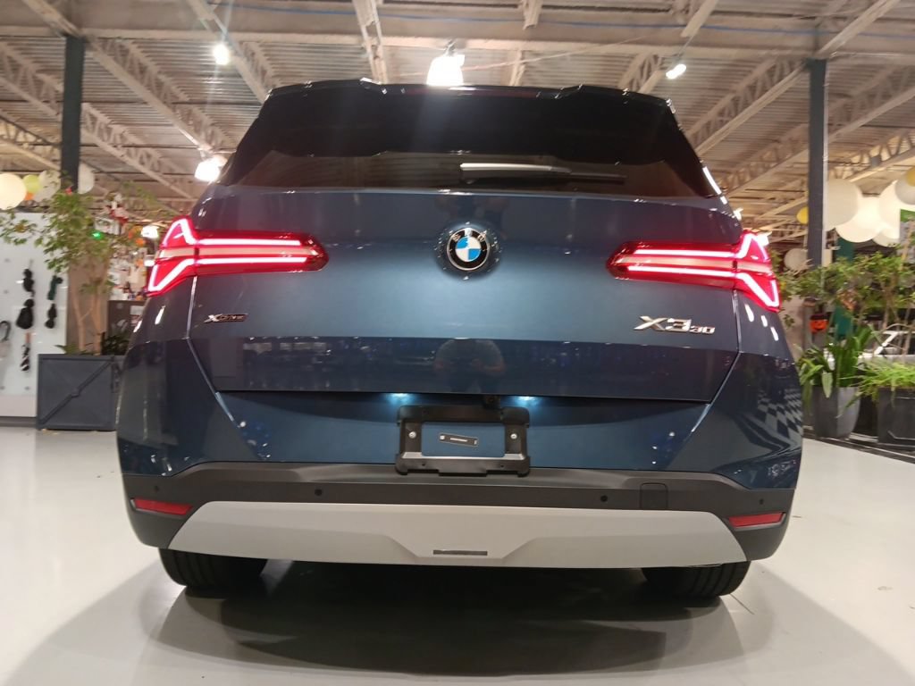 Used 2025 BMW X3 xDrive30i w/ Premium Package AWD/4WD image 12