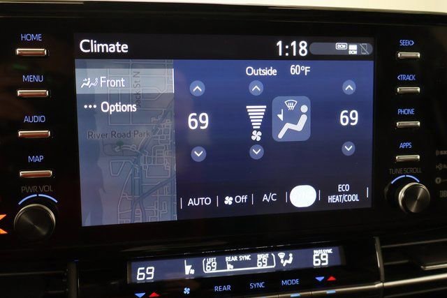 Used 2024 Toyota Sienna Platinum image 24