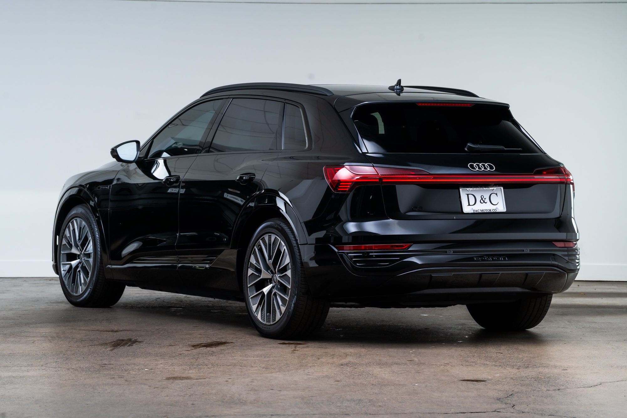 Used 2024 Audi Q8 e-tron Prestige w/ Prestige Package AWD/4WD image 5