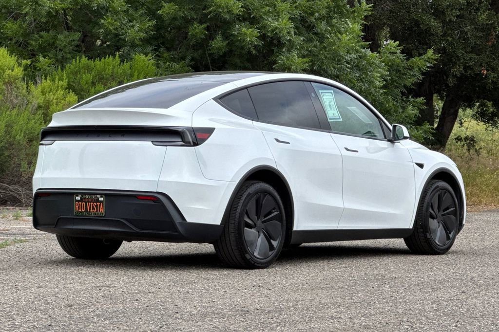 Used 2026 Tesla Model Y 2WD image 4