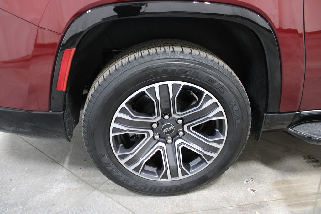 Used 2025 Jeep Wagoneer L Series II w/ 8-pass Seating Package image 39