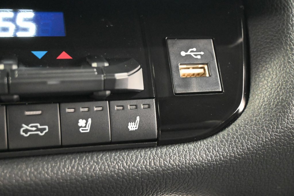Used 2023 Toyota Tundra Limited w/ Power Package AWD/4WD image 15