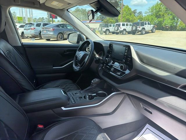 Used 2022 Toyota Highlander LE image 16