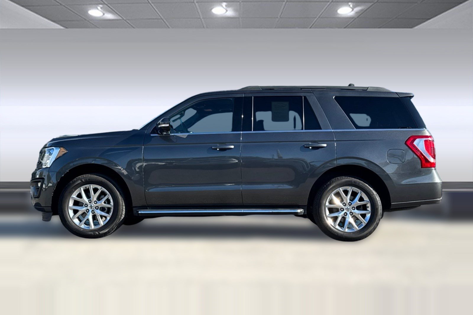 Used 2020 Ford Expedition XLT w/ Equipment Group 202A AWD/4WD image 2