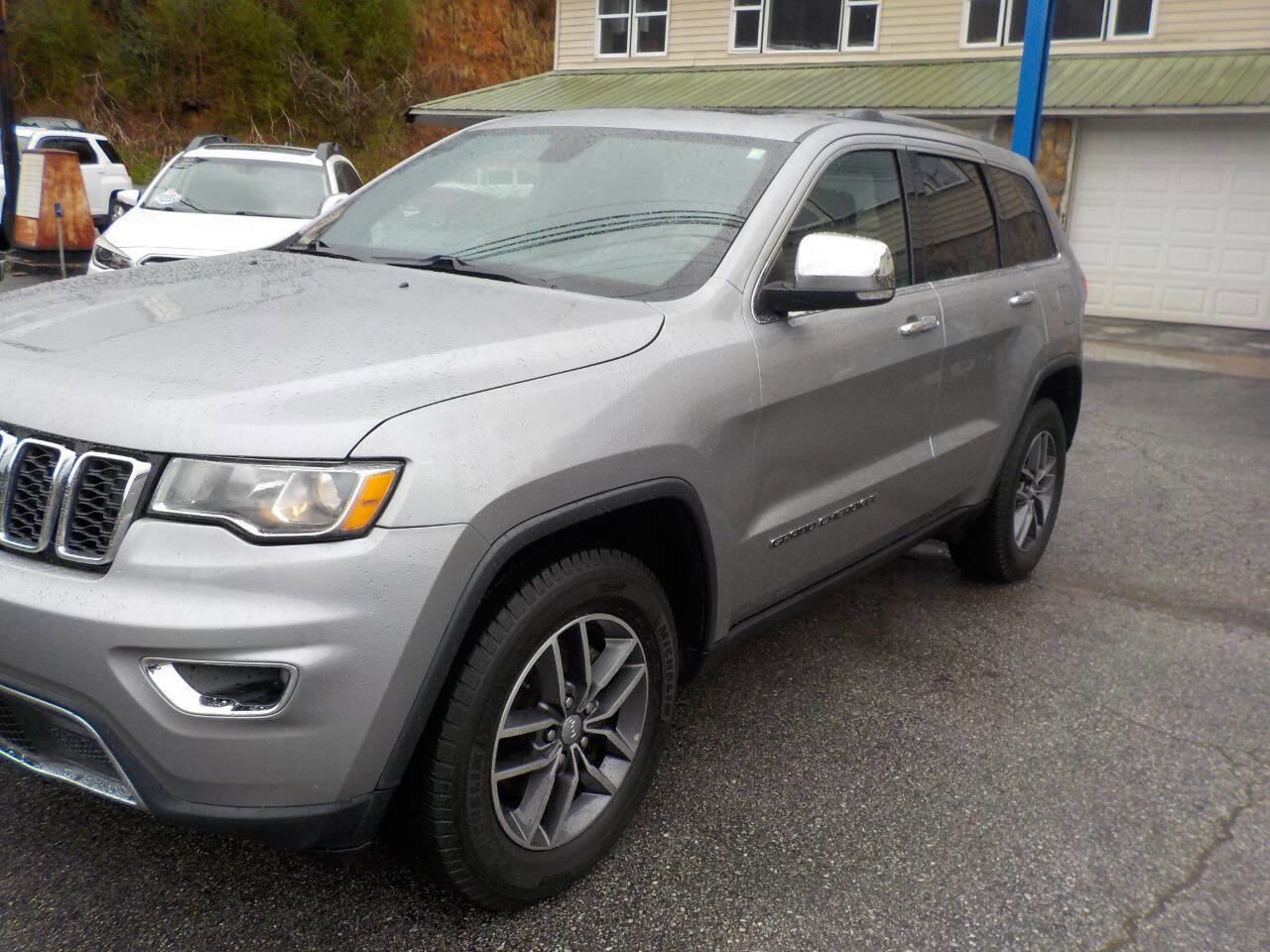 Used 2018 Jeep Grand Cherokee Limited image 3