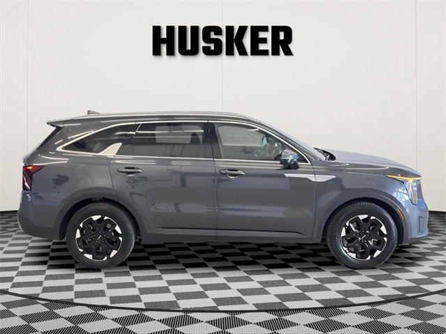 Used 2024 Kia Sorento S image 2