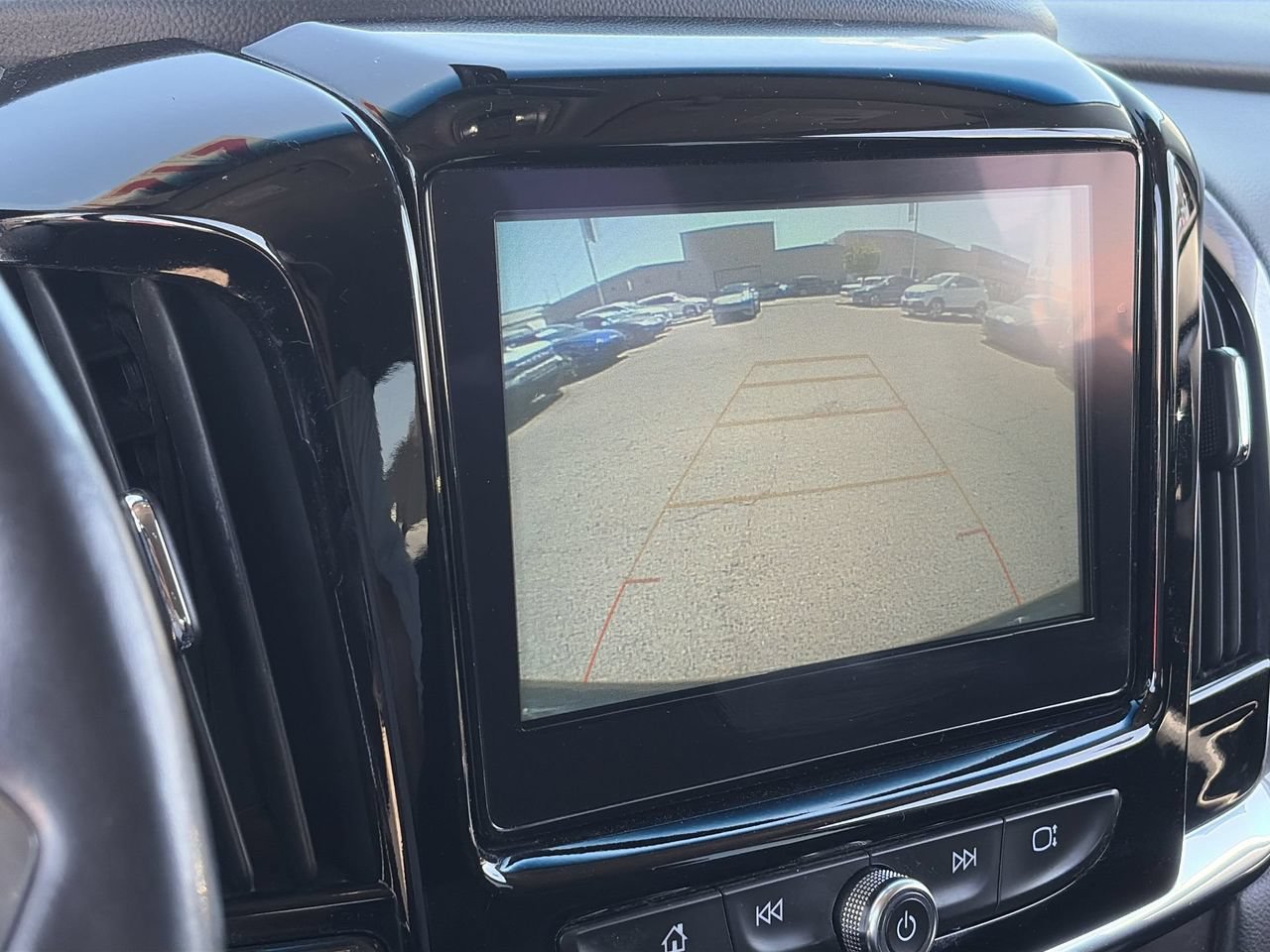 Used 2019 Chevrolet Traverse LT FWD image 25