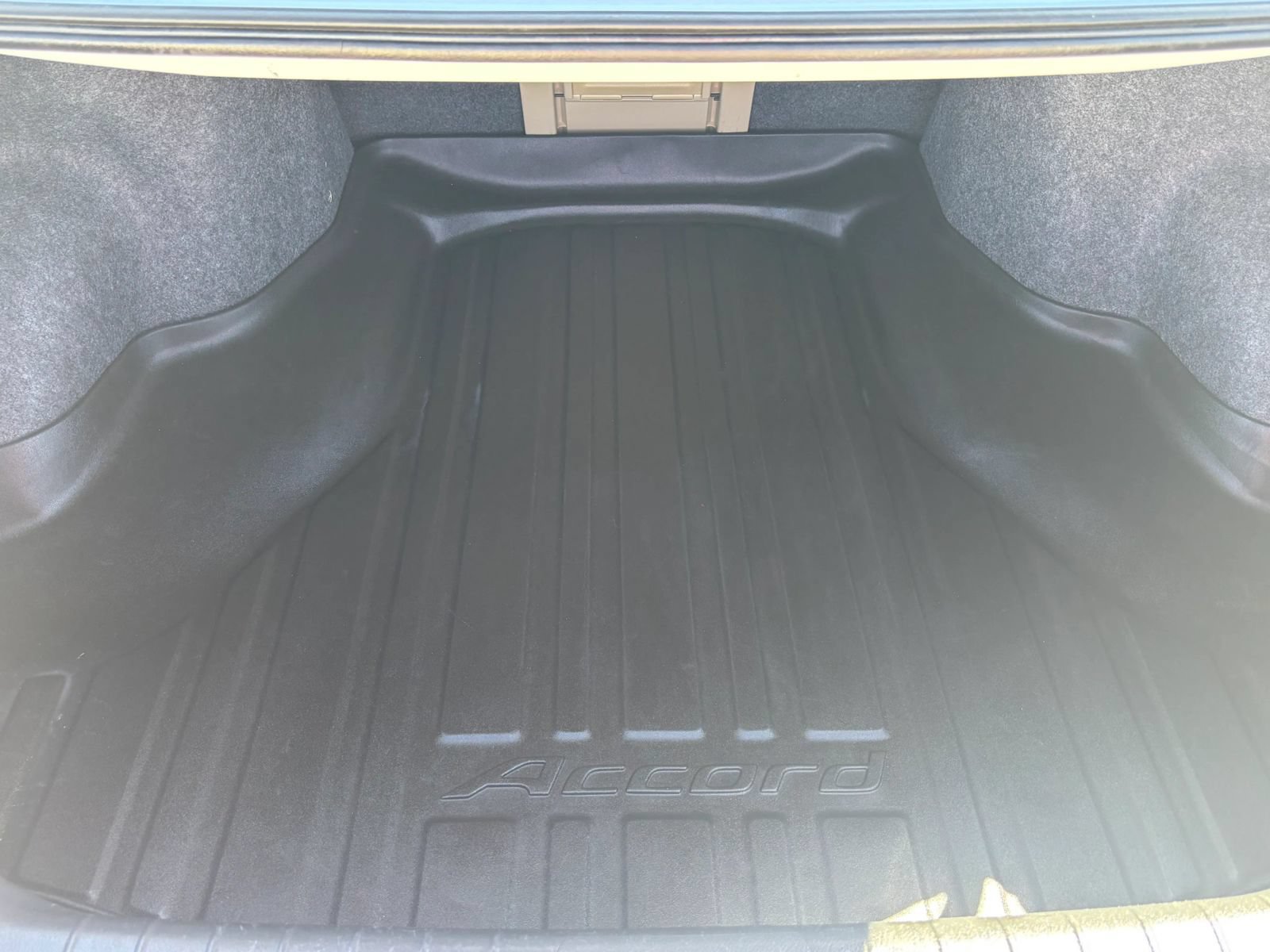 Used 2012 Honda Accord EX-L image 9