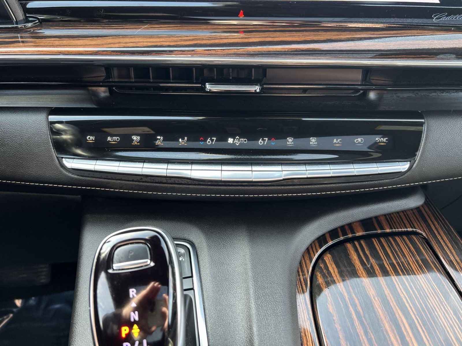 Used 2024 Cadillac Escalade Premium Luxury image 21