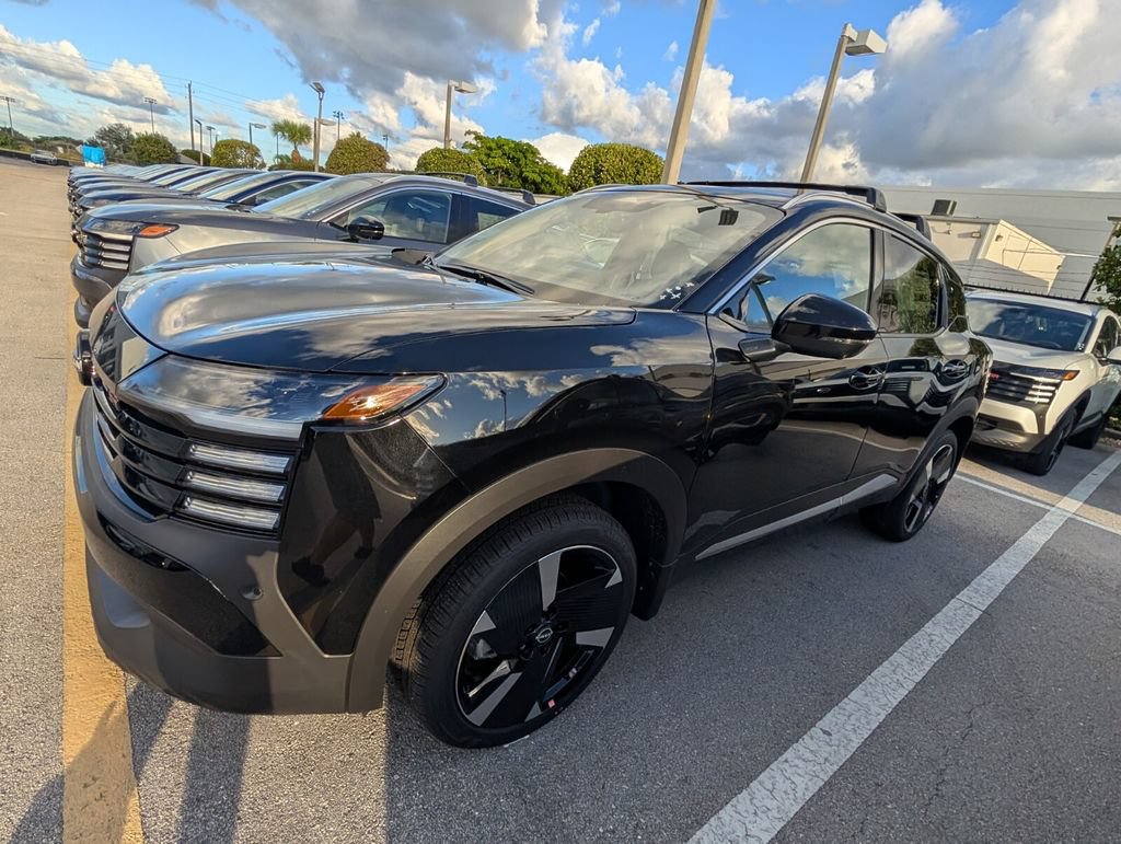 New 2025 Nissan Kicks SR w/ Illumination Package FWD image 4