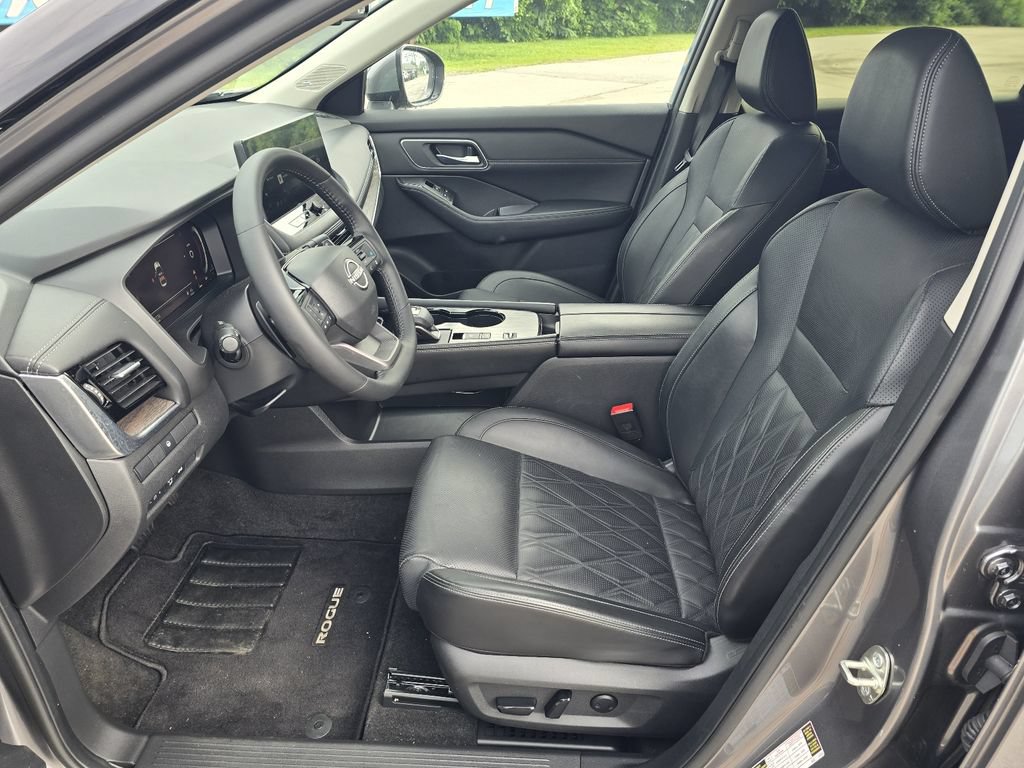 Used 2025 Nissan Rogue Platinum FWD image 12