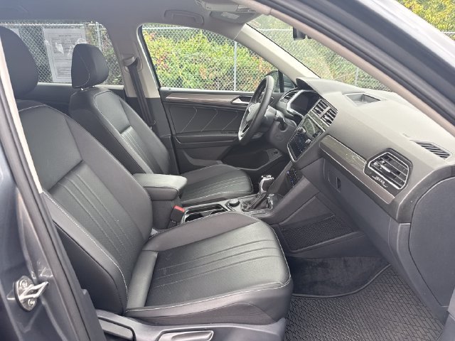 Used 2024 Volkswagen Tiguan SE AWD/4WD image 9