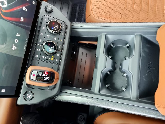 New 2026 Land Rover Defender 110 OCTA AWD/4WD image 22