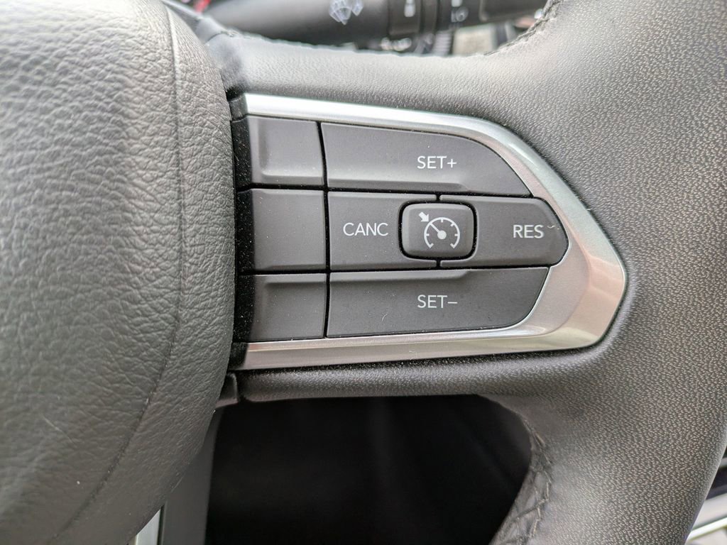 Used 2024 Jeep Compass Latitude image 25