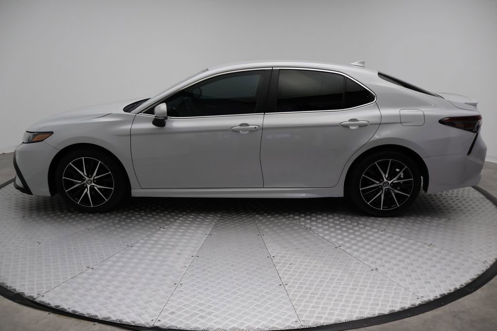 Used 2024 Toyota Camry SE w/ Convenience Package image 12