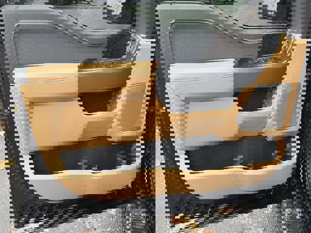 Used 2023 Ford F150 Lariat w/ Trailer Tow Package image 11