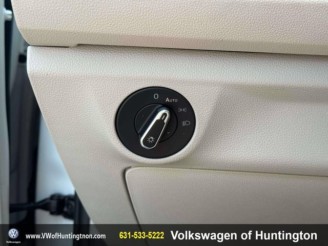 Certified 2023 Volkswagen Jetta SE w/ Panoramic Sunroof Package FWD image 20