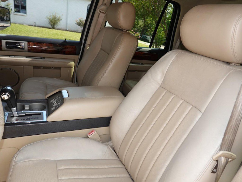 Used 2005 Lincoln Navigator Luxury image 15