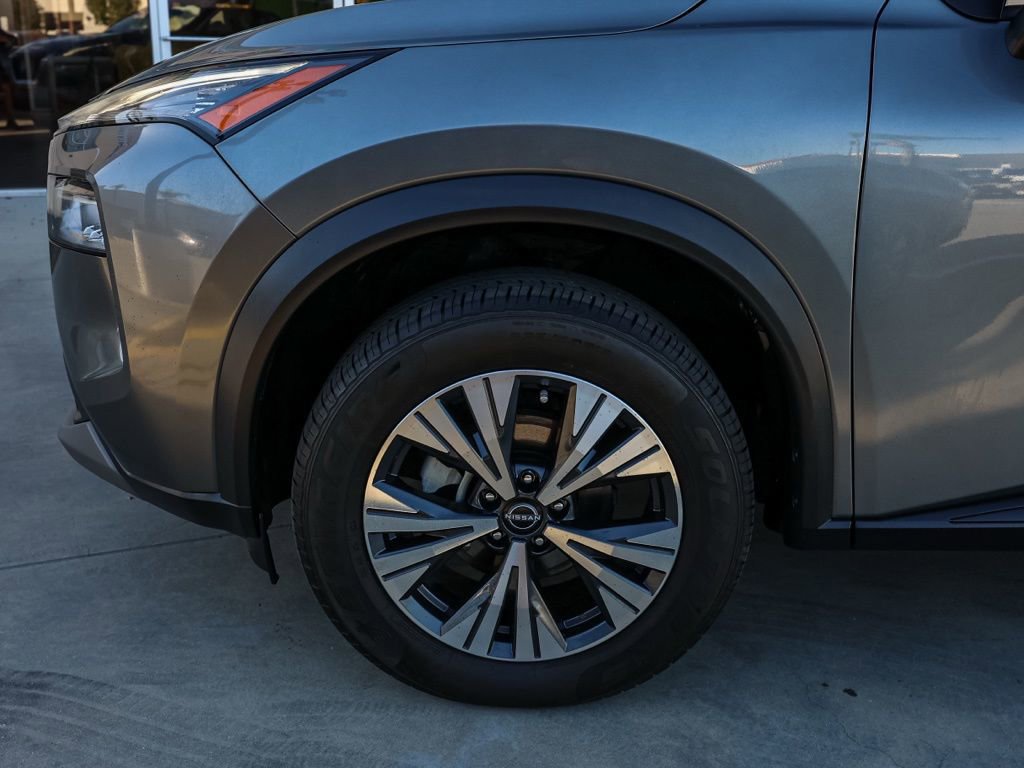 Used 2023 Nissan Rogue SV image 13