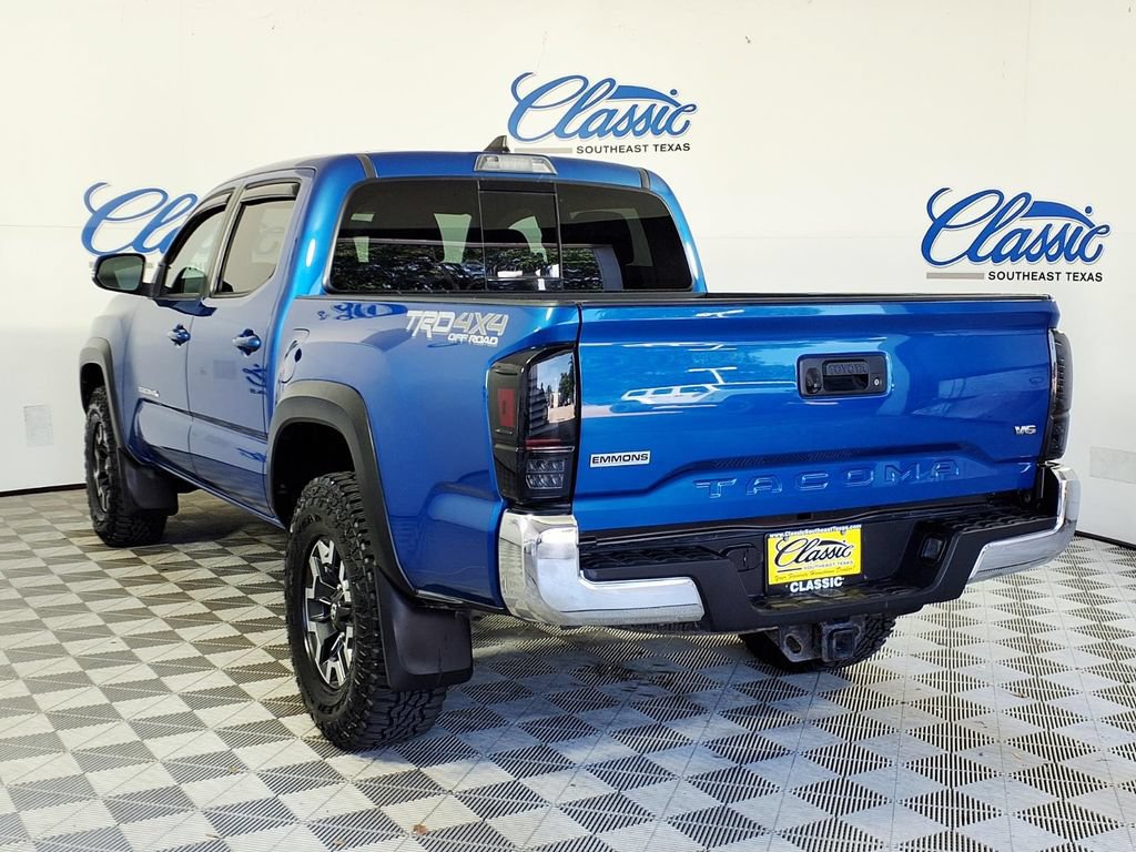 Used 2017 Toyota Tacoma SR AWD/4WD image 2
