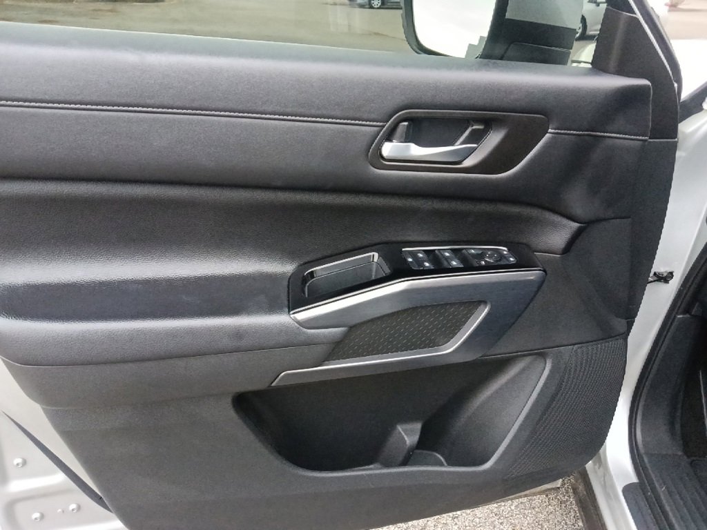 Used 2025 Nissan Pathfinder SL w/ SL Premium Package image 11