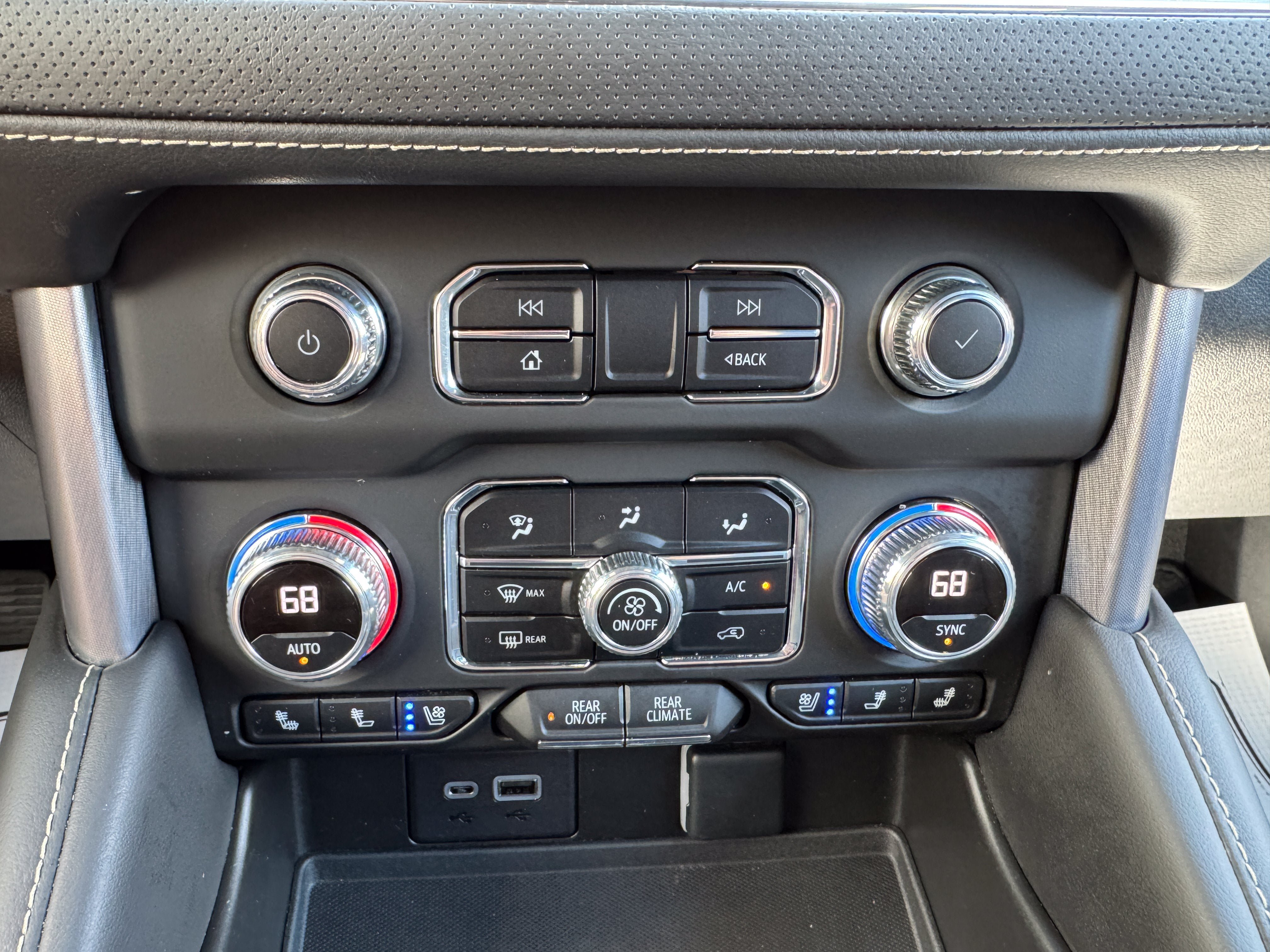 Used 2023 GMC Yukon SLT AWD/4WD image 18