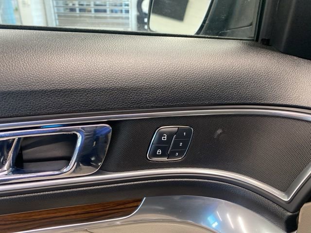 Used 2018 Ford Explorer Limited image 30