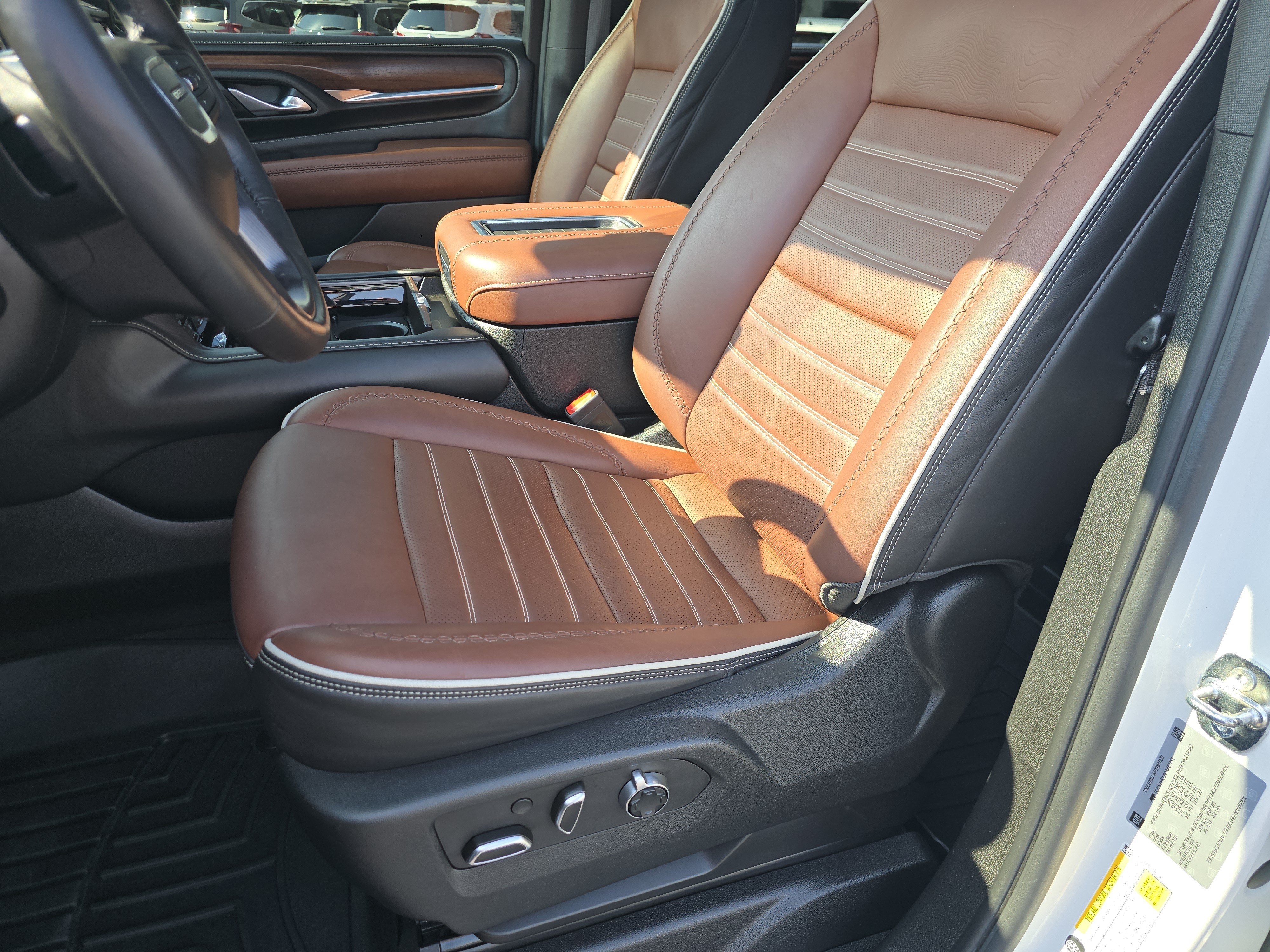 Used 2023 GMC Yukon Denali Ultimate AWD/4WD image 23