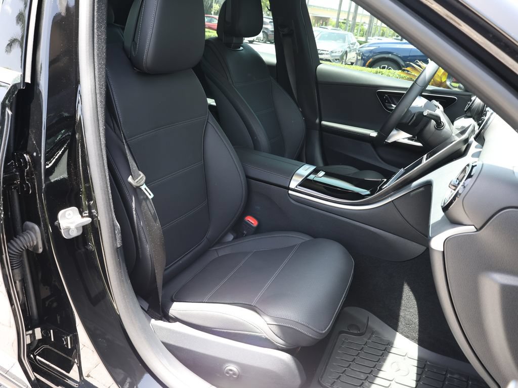 Used 2025 Mercedes-Benz C 300 Sedan image 23