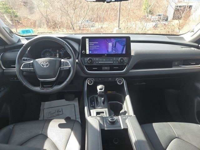 Used 2024 Toyota Grand Highlander Platinum image 18