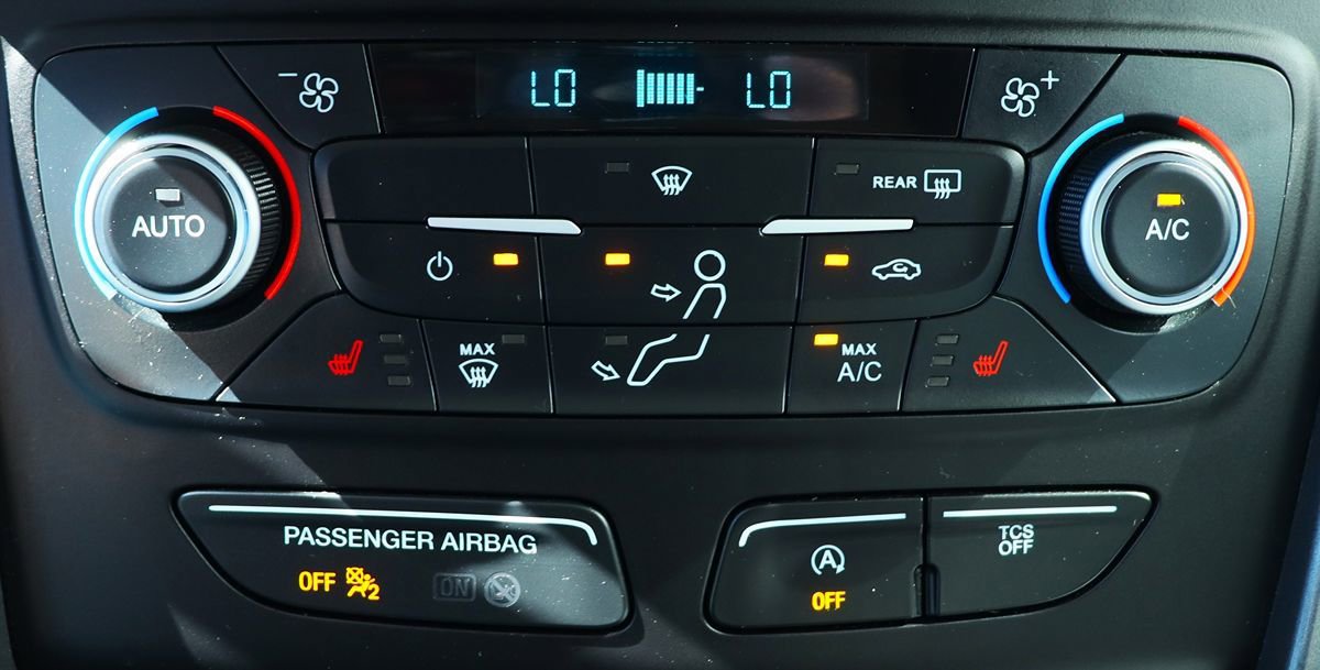 Used 2018 Ford Escape SE image 45