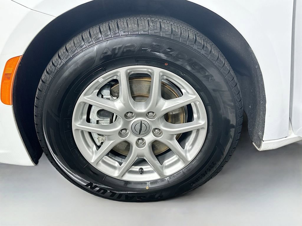 Used 2024 Chrysler Pacifica Touring-L image 30