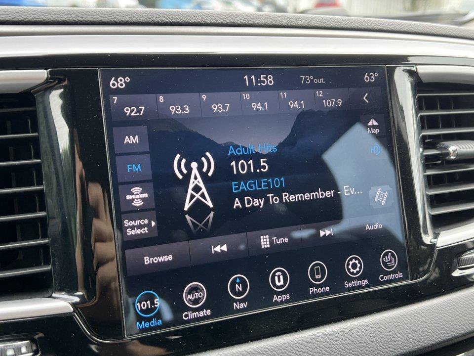 Used 2020 Chrysler Pacifica Touring-L Plus w/ Advanced Safetytec Group FWD image 22