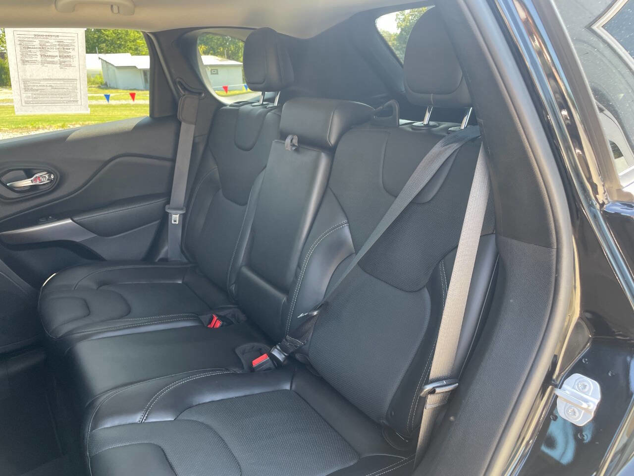 Used 2019 Jeep Cherokee Limited image 24