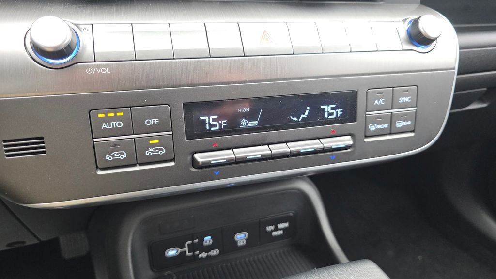 Used 2025 Hyundai Kona SEL image 19