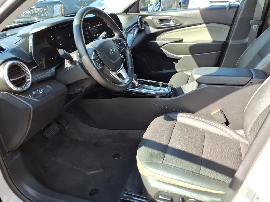 Used 2026 Chevrolet Trax ACTIV w/ Sunroof Package FWD image 10