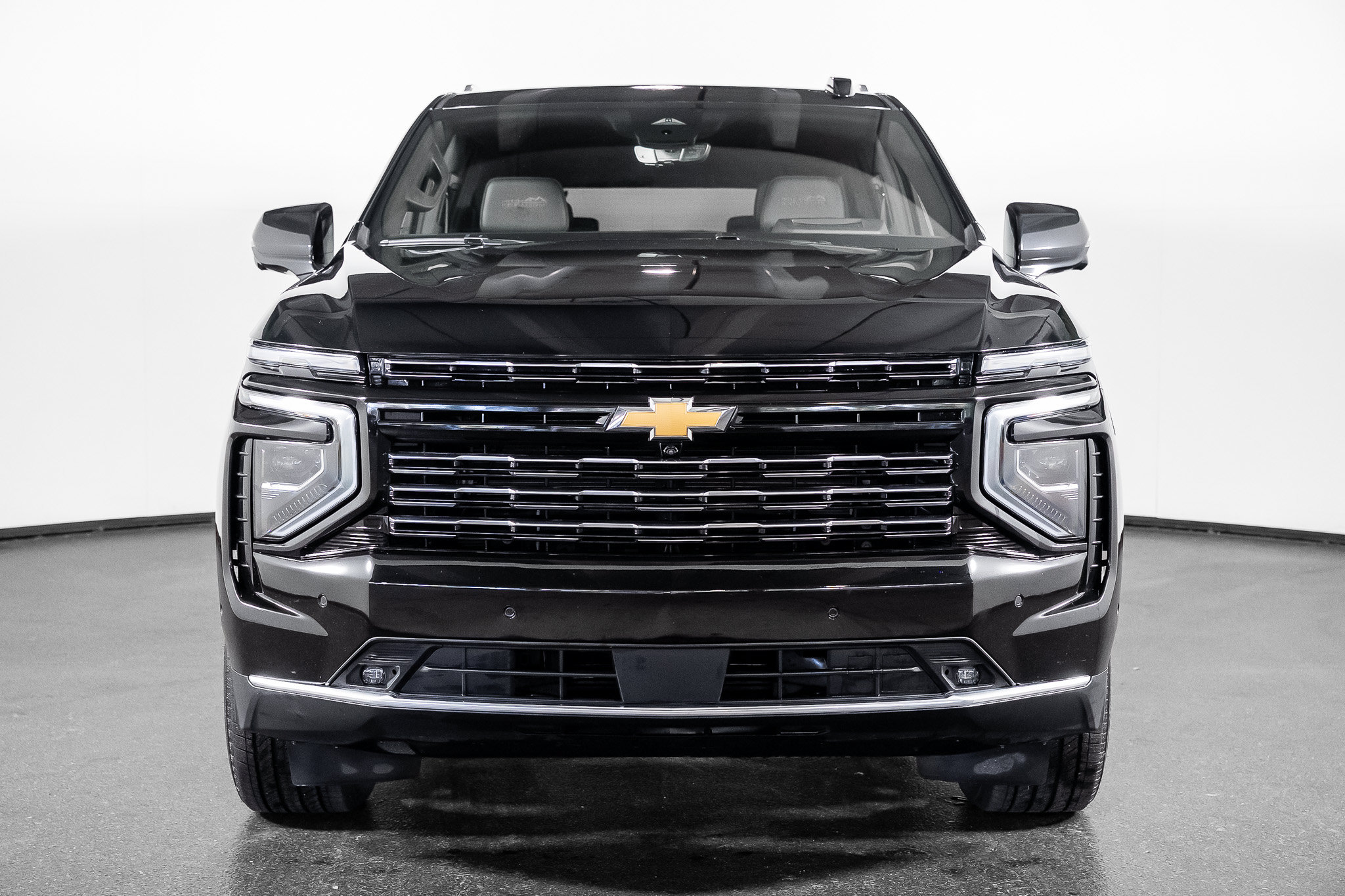 Used 2026 Chevrolet Suburban High Country AWD/4WD image 4